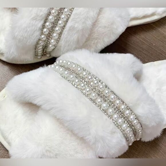Cross Strap Fluffy Faux Pearl Open Toe Plush Slippers. White. 6.5-7. BRAND NEW. - Picture 9 of 9